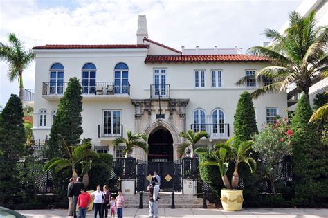 gianni versace mansion miami.